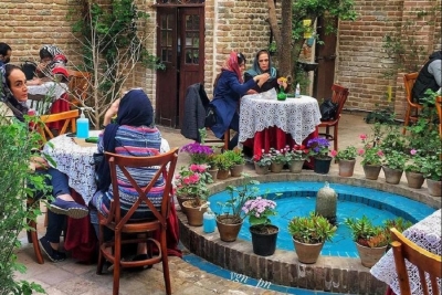 حیاط کافه نیکو ایرانشهر