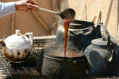 پخت ۳۰۰ ساله قهوه "برات"‌ به روش سنتی در "زواره‌" استان اصفهان
