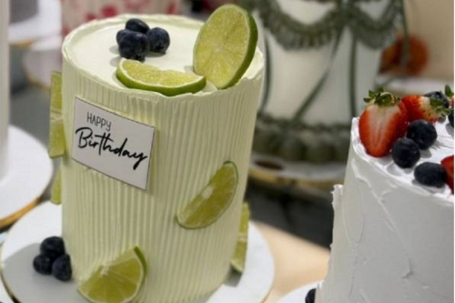 کافه قنادی رایش کیک